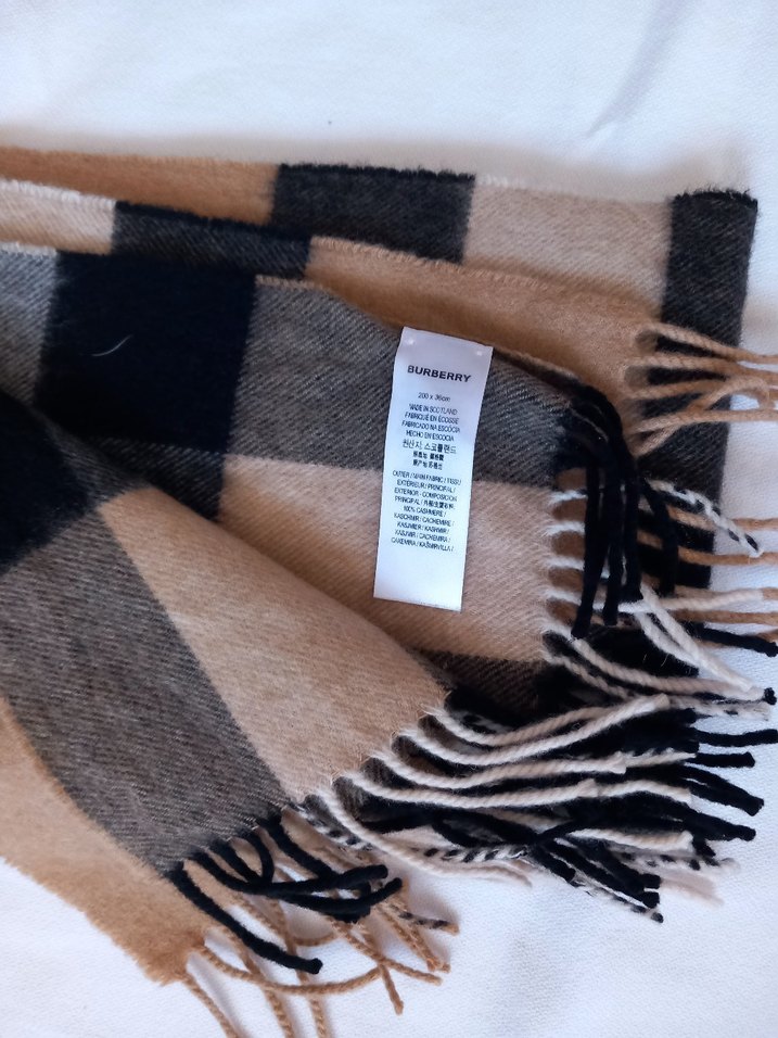Burberry

Check Bej Kaşmir Kadın Atkı - Görsel 2