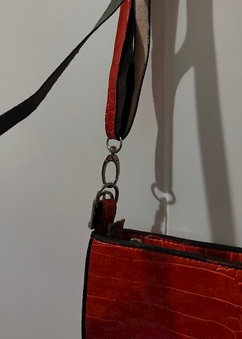 Kırmızı Deri Yılan Desenli Kadın Çanta - Görsel 4