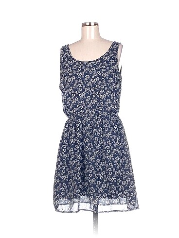 H&M Kısa Elbise %70 İndirimli.