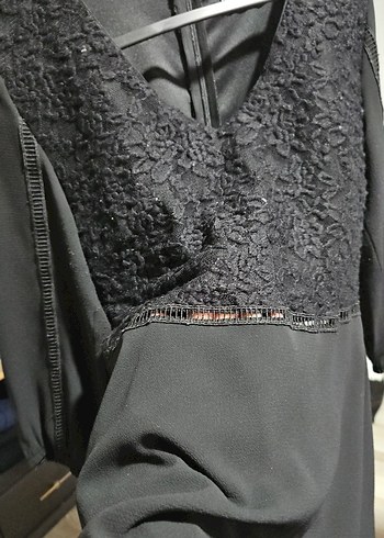 Dantel Detaylı V Yakalı Siyah Midi Elbise - Görsel 3