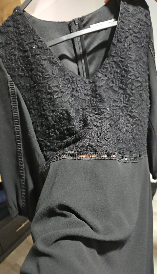 Dantel Detaylı V Yakalı Siyah Midi Elbise - Görsel 3