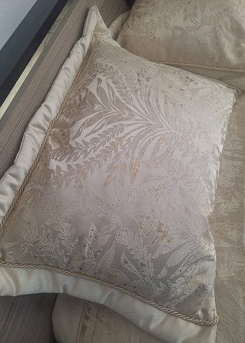 İşlemeli Beyaz Yatak Örtüsü - Görsel 6