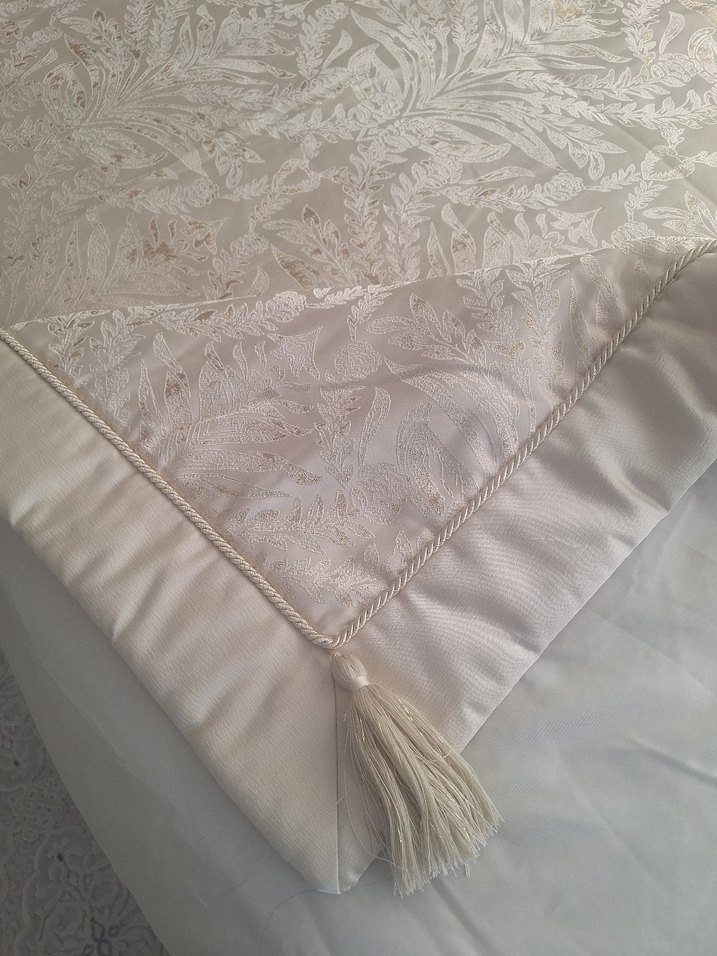 İşlemeli Beyaz Yatak Örtüsü - Görsel 5