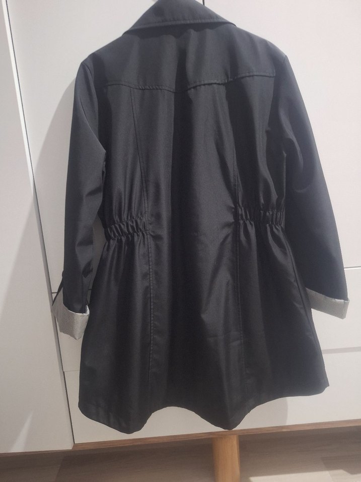 Düğmeli Siyah Midi Boy Kadın Yağmurluk - Görsel 4