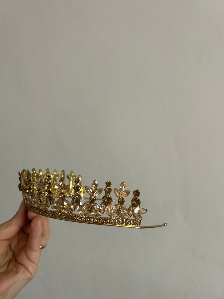 Altın Renk Parlak Taşlı Gelin Tacı - Görsel 3