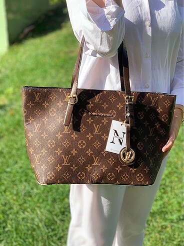 Louis Vuitton LOUIS V KOL ÇANTASI GENİŞ HACİMLİ