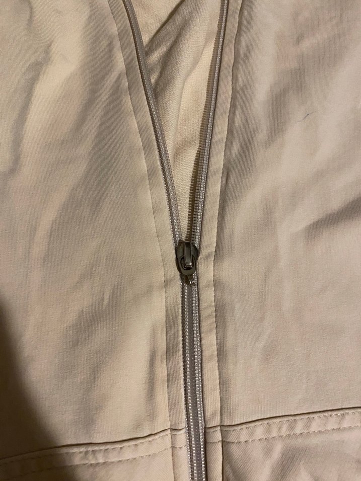 Burberry Kapüşonlu Fermuarlı Ceket — görsel 2/7