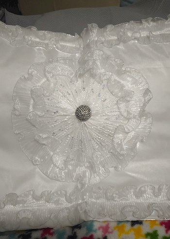 İşlemeli Beyaz saten Yatak Örtüsü - Görsel 2