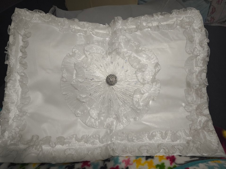 İşlemeli Beyaz saten Yatak Örtüsü - Görsel 2