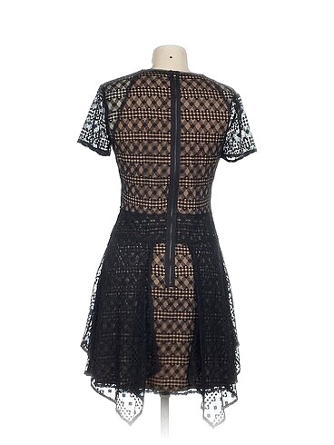 m Beden BCBG Maxazria Kısa Elbise %70 İndirimli.