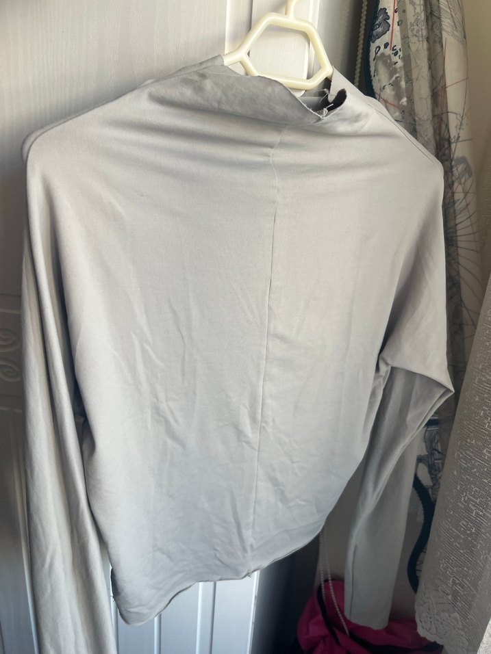 Gri Yüksek Yakalı Bluz - Görsel 2