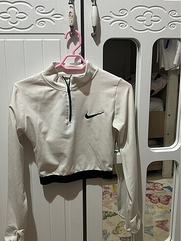 Nike Nike üst el geçirmeli