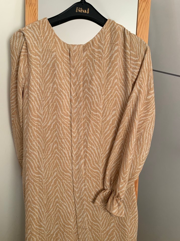 Bej Zebra Desenli Uzun Keten Elbise - Görsel 2