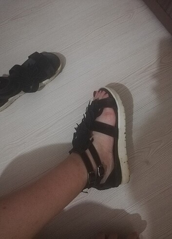 Deichmann Püsküllü siyah sandalet 