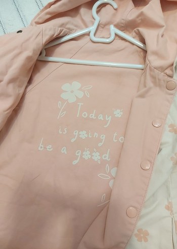 Çiçek Desenli Kapüşonlu Kız Mont - Görsel 3