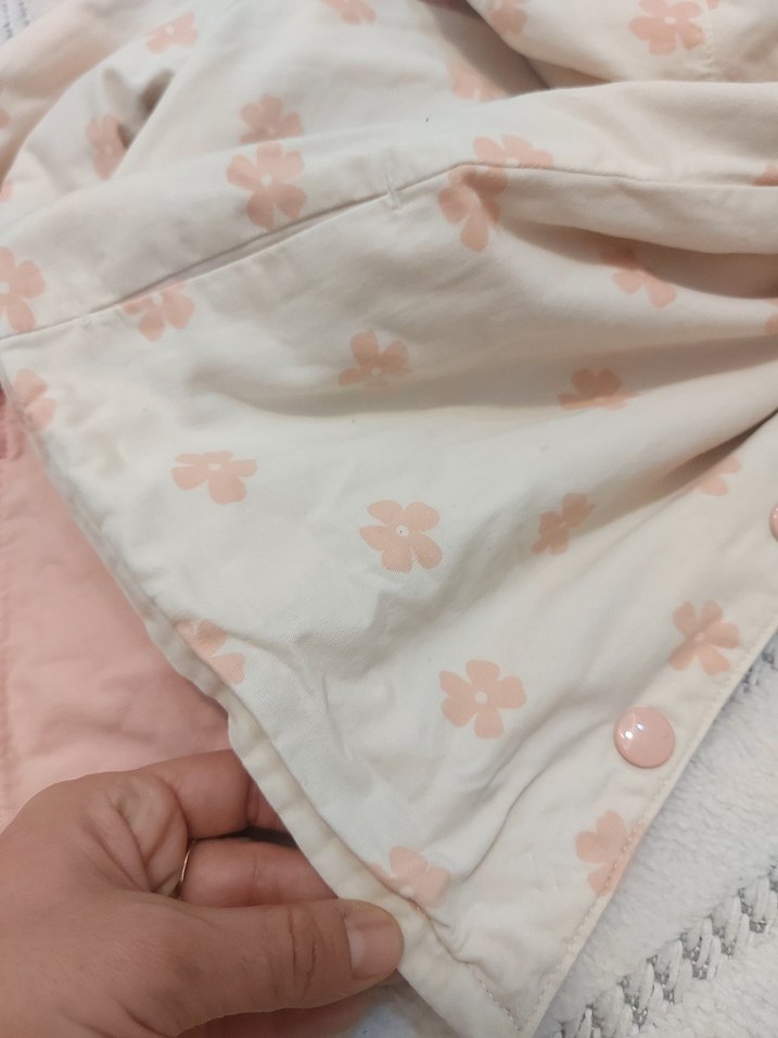 Çiçek Desenli Kapüşonlu Kız Mont - Görsel 5