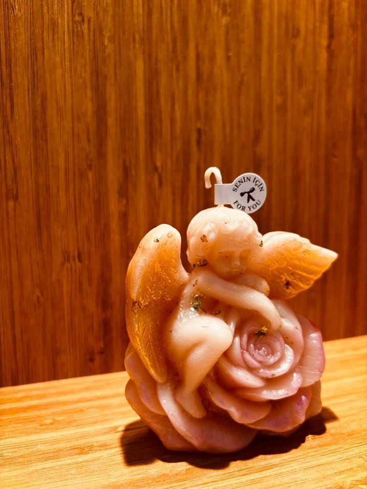 Bej Melek ve Gül Figürlü Mum - Görsel 3