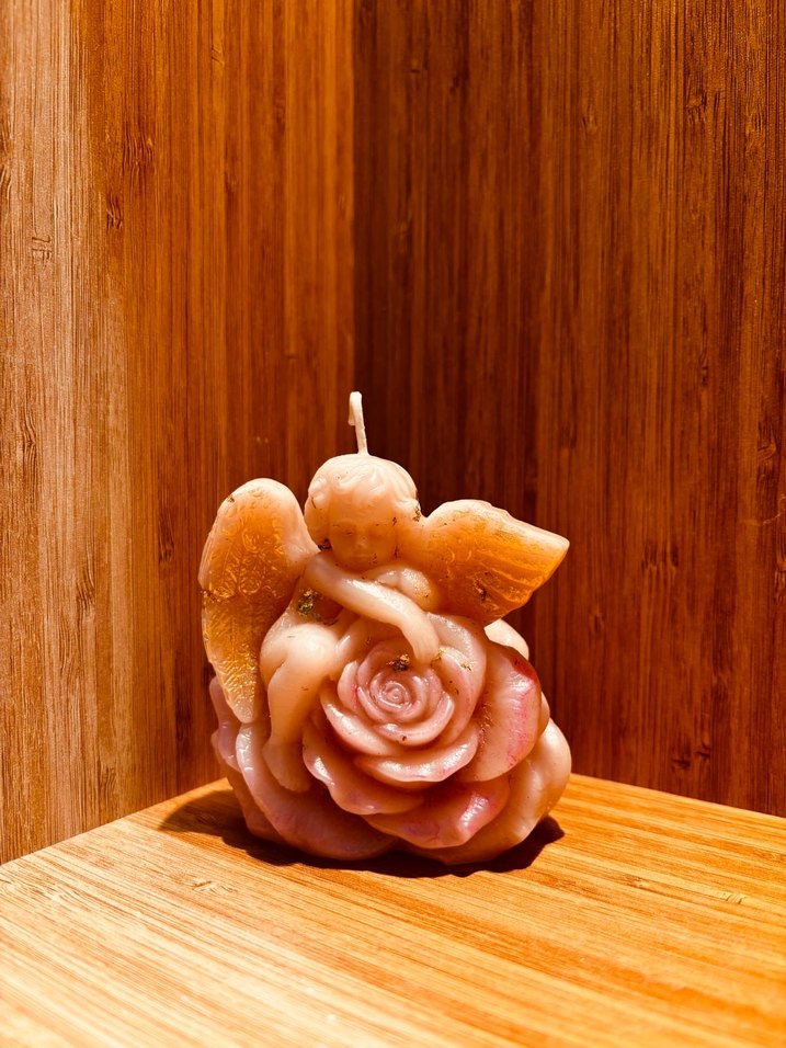 Bej Melek ve Gül Figürlü Mum - Görsel 2