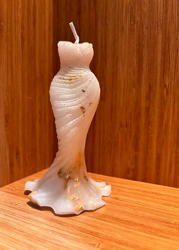 Beyaz Parlak Kadın Formlu Mum - Görsel 3