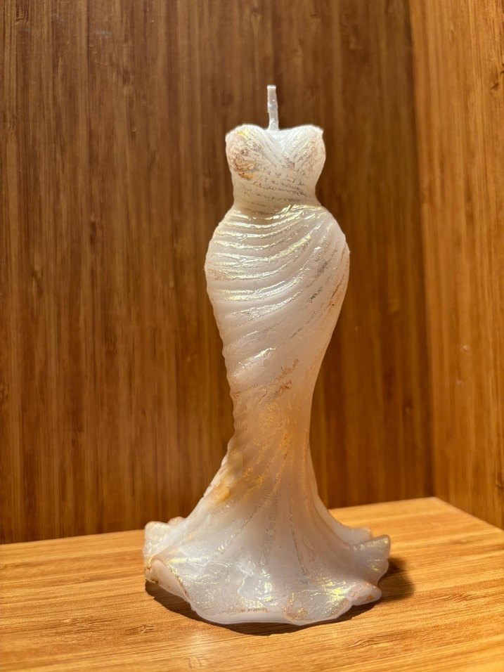 Beyaz Parlak Kadın Formlu Mum - Görsel 2