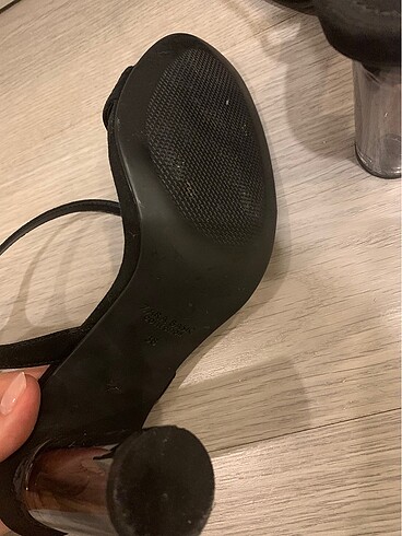 38 Beden Zara şeffaf topuklu sandalet