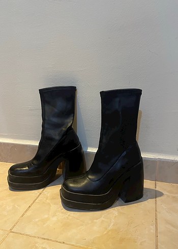 Tokalı Siyah Deri Platform Topuklu Goth Bot - Görsel 4