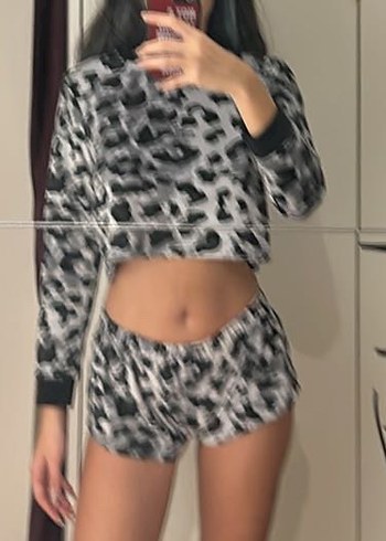 Gri Leopar Desenli Mini Kadın Pijama Takımı