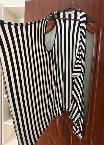 Uzun Kollarsız Siyah Beyaz Çizgili Yelek - Görsel 2