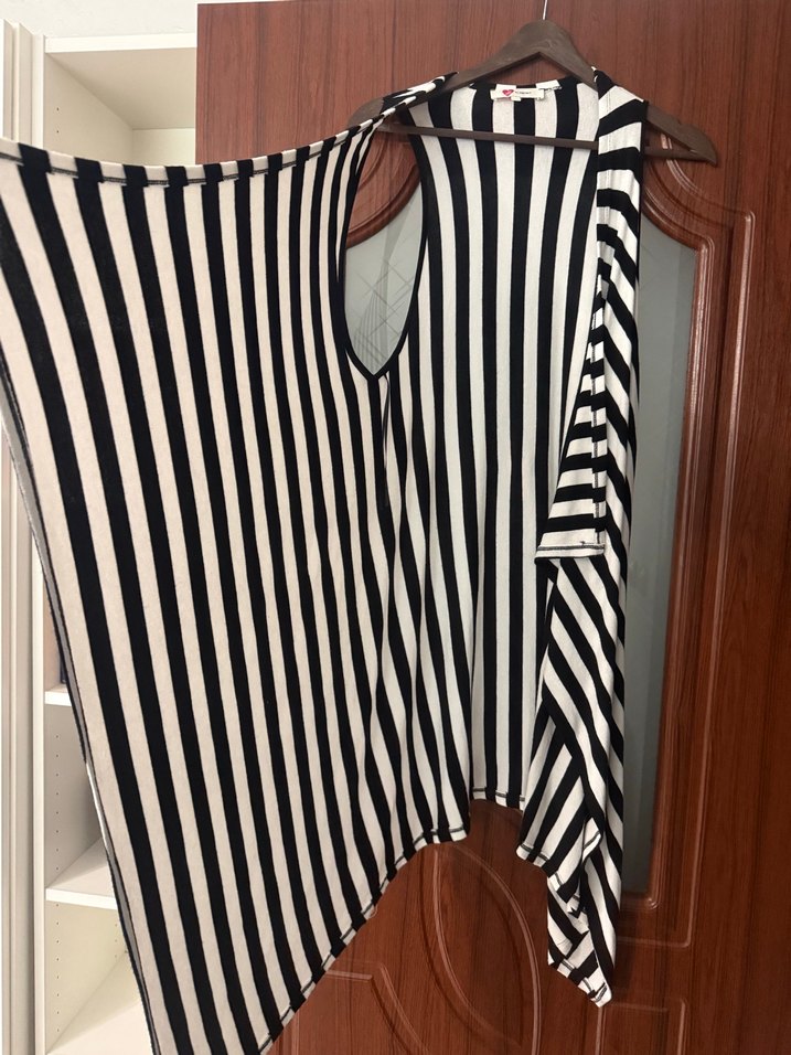 Uzun Kollarsız Siyah Beyaz Çizgili Yelek - Görsel 2