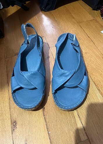Mavi Sandalet