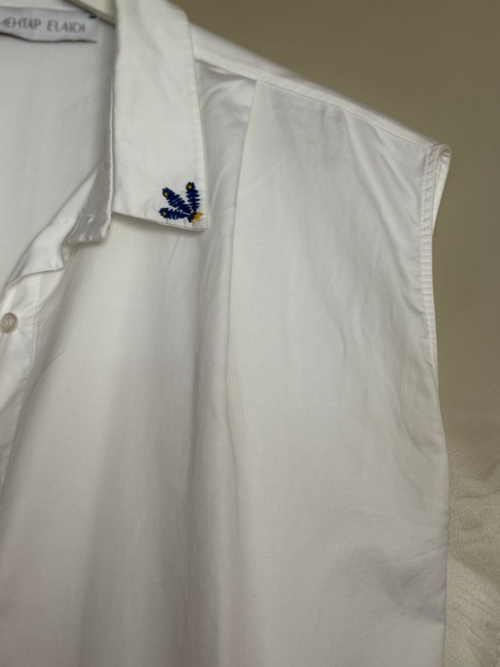 Mehtap Elaidi Nakış Detaylı Beyaz Kolsuz Gömlek - Görsel 3