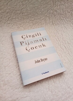 Çizgili Pijamalı Çocuk
