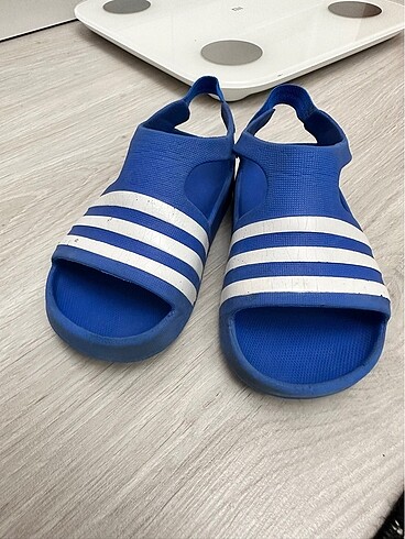Adidas sandalet