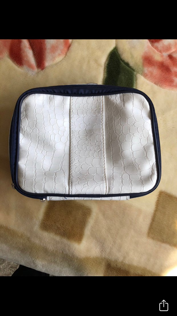 Beyaz İmitasyon Deri Makyaj Çantası - Görsel 2