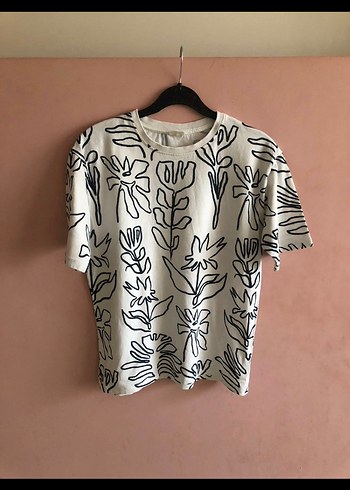 Beyaz Çiçek Desenli Erkek Çocuk Tişört - Görsel 8