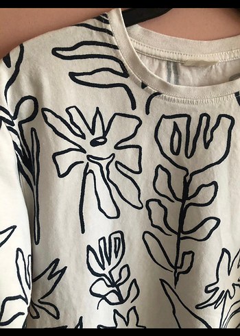 Beyaz Çiçek Desenli Erkek Çocuk Tişört - Görsel 3