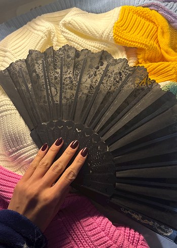 Siyah Dantel İşlemeli Katlanabilir Yelpaze - Görsel 3