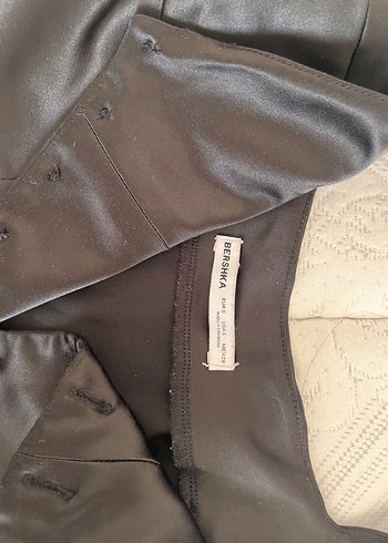Bershka Düğmeli Siyah Deri V Yakalı Büstiyer