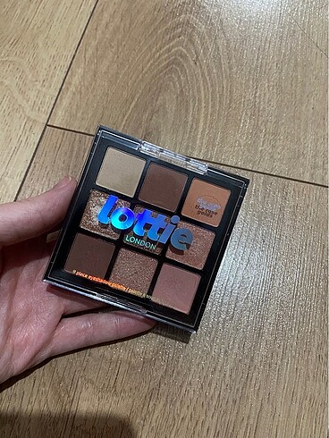 Lottie london rose gold far paleti