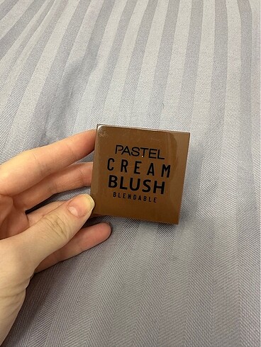 Pastel krem allık ( bronzer renginde )