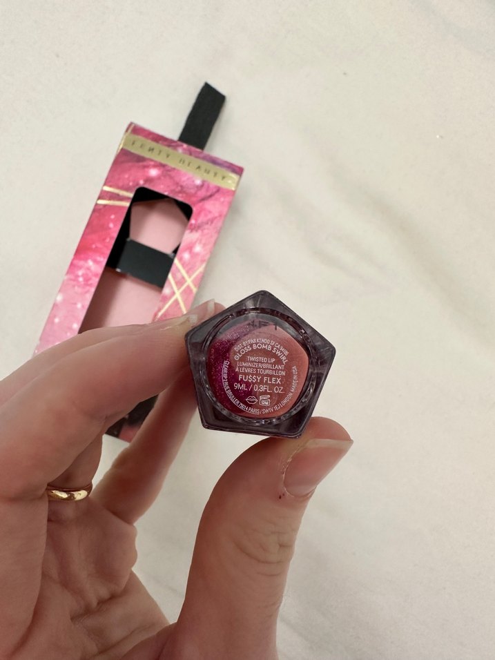 Fenty Beauty Parlak Pembe Dudak Parlatıcısı - Görsel 3