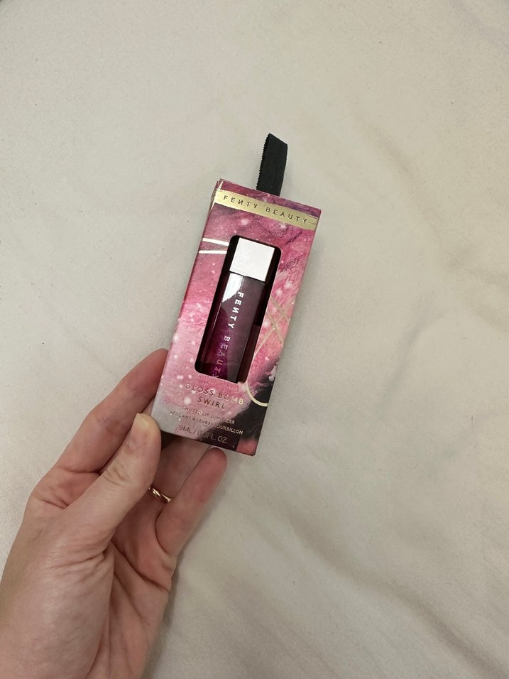 Fenty Beauty Parlak Pembe Dudak Parlatıcısı - Görsel 2