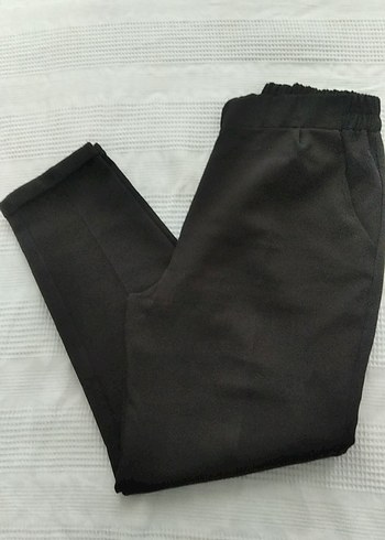 Kadın Siyah Pilili Normal Kesim Kumaş Pantolon