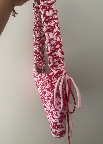 Beden Kırmızı Pembe penye ip örgü omuz çantası.