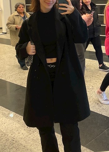 Siyah Düğmeli Klasik Kaban