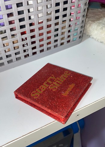 Starry Shine Kırmızı Işıltılı Far Paleti - Görsel 2