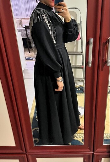 Kolları püskül taşlı abiye