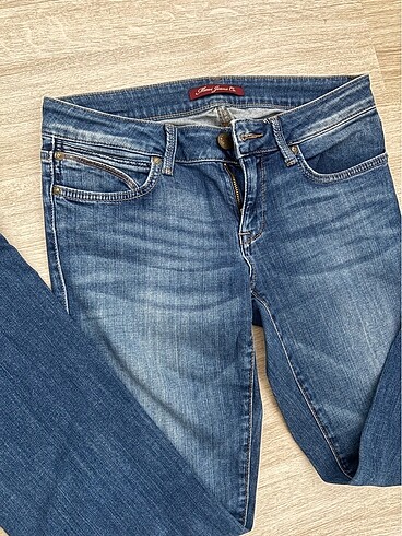 27 Beden mavi Renk Mavi jean pantolon