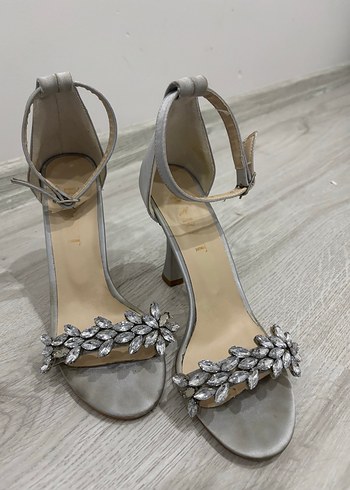37 Beden Gri Taşlı Modern Klasik Stiletto Kadın Ayakkabı
