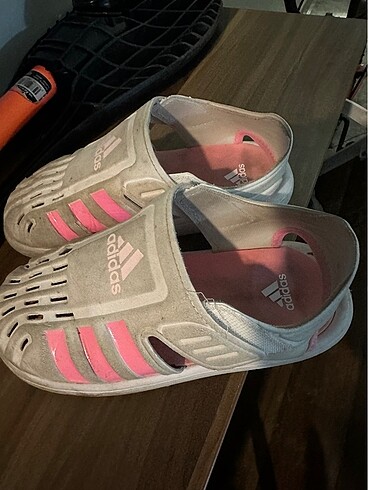 Adidas sandalet